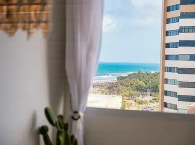 Uma vista do mar geral ou uma vista do mar a partir do apartamento