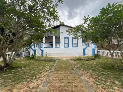 Um jardim no exterior de Recanto Cravo & Canela