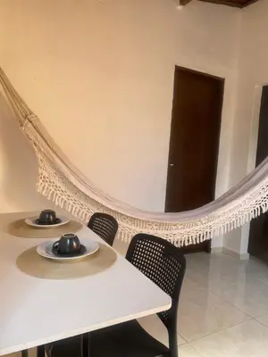 Uma área de estar em BARRA NOVA CASCAVEL CEARÁ-Casa Solaris