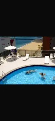 A piscina em ou perto de Sol &praia