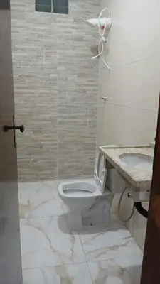 Uma casa de banho em Apartamento à 1km da praia da Icaraí