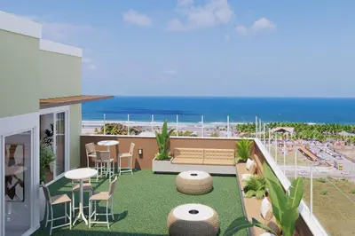 Uma vista do mar geral ou uma vista do mar a partir do apartamento