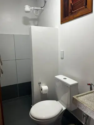 Uma casa de banho em suite elegante fullhausi 02