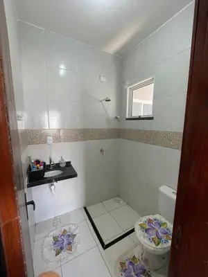 Uma casa de banho em Ancuri retreat with backyard and barbecue area