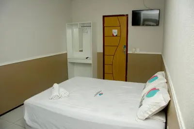 Uma cama ou camas num quarto em Pousada Moda New