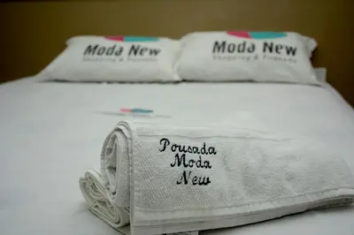 Uma cama ou camas num quarto em Pousada Moda New