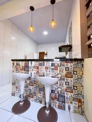 A cozinha ou kitchenette de casa amarela trairi flecheiras