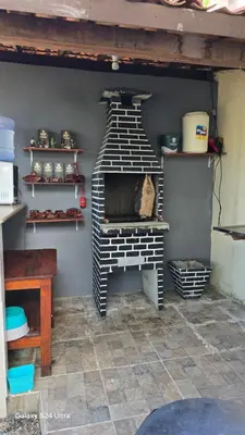 A cozinha ou kitchenette de Casa de praia com campo de futebol e piscina