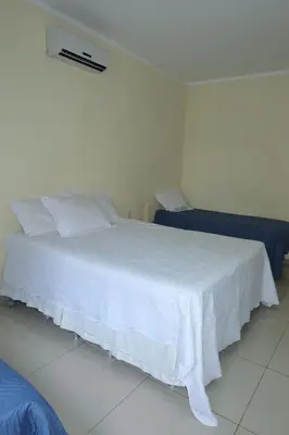 Uma cama ou camas num quarto em Chalé em Condomínio com