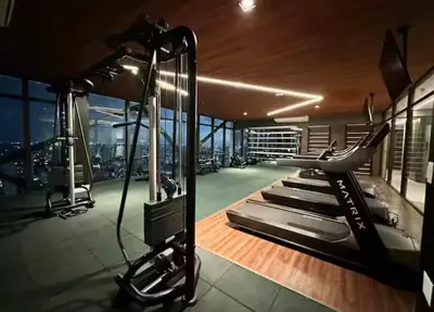 O centro de fitness e/ou as comodidades de fitness de beach class 602 - 1 bedroom apartment 2 beds
