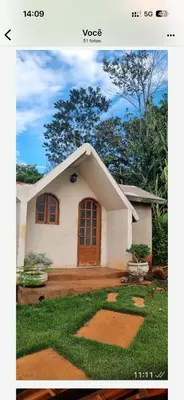 O edifício onde o alojamento de turismo selvagem está situado