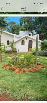 Um jardim no exterior de Sítio monte alegre