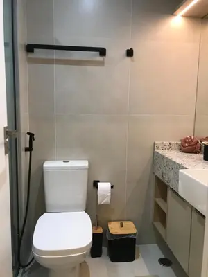 Uma casa de banho em Studio Topázio no Meireles próximo a Praia de Iracema