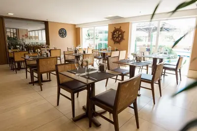 Um restaurante ou outro lugar para comer em Gran Mareiro Hotel