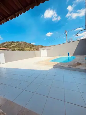 A piscina em ou perto de Espaço J&E