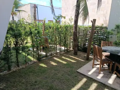Um jardim no exterior de Regis