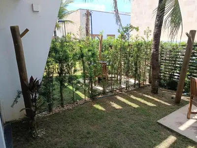 Um jardim no exterior de Regis