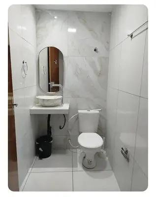 Uma casa de banho em Vila Misa - full house with three bedrooms