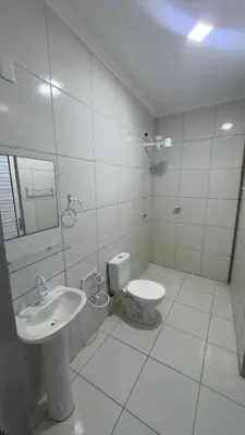 Uma casa de banho em Condominio avenida