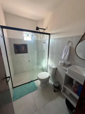 Uma casa de banho em Residencial Poeira no Mar apto
