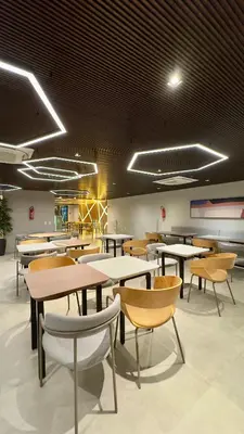Um restaurante ou outro lugar para comer em Beach Cless Meireles Master 1810 a 500m da Beira Mar