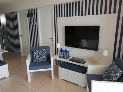 Uma televisão e/ou sistema de entretenimento em Apto Charmoso Praia do Futuro - Fortaleza CE