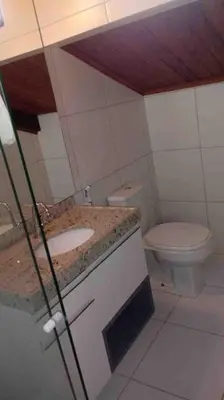 Uma casa de banho em Casas do Ton Guaramiranga, no Cond Mont Flor Condominium