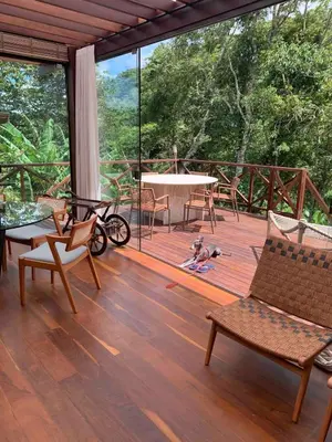 Uma varanda ou terraço em Casas do Ton Guaramiranga, no Cond Mont Flor Condominium