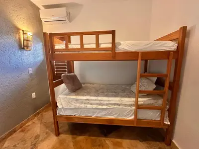 Uma cama ou camas num quarto em casa nova