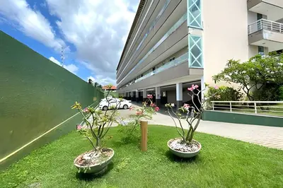 Um jardim no exterior de BP305 - App no Cumbuco totalmente equipado para o período que você desejar