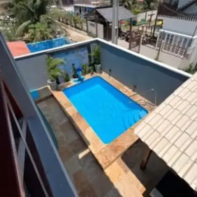 Lindo sobrado com piscina perto do mar