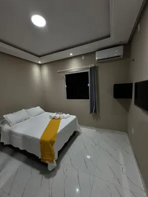 Uma televisão e/ou sistema de entretenimento em Beautiful house with pool and prime location