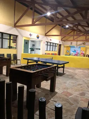 Um restaurante ou outro lugar para comer em Apartamento no Suites Resort, no Complexo do Beach Park, em Aquiraz - Por Anfitrião