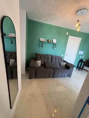 Uma área de estar em Apartment near Croco Beach Cool