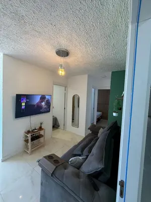 Uma televisão e/ou sistema de entretenimento em Apartment near Croco Beach Cool