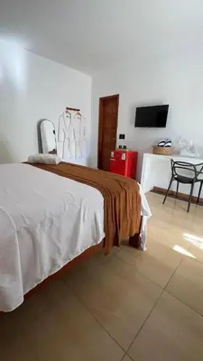 Uma cama ou camas num quarto em Suítes House Refúgio Fortim