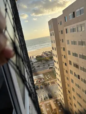 Uma vista do mar geral ou uma vista do mar a partir do apartamento