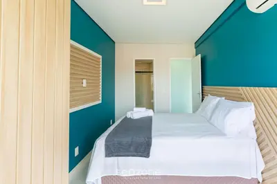 Uma cama ou camas num quarto em Aptos em Cond. c/ Piscina a 1 Quadra da Praia de Cumbuco - KVI