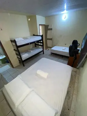 Uma cama ou camas num quarto em Casa de Praia no Icaraí a 100m da praia
