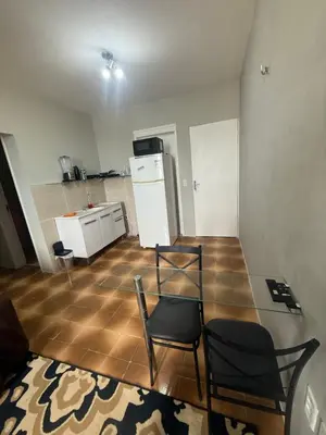 A cozinha ou kitchenette de Apartamento completo com vaga de garagem a 200 metros da praia