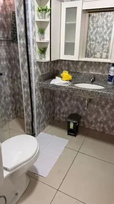 Uma casa de banho em Flat available to rent