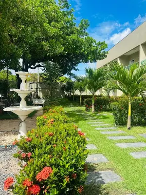 Um jardim no exterior de Pousada MR JERI