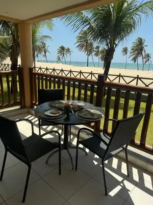Uma varanda ou terraço em Beautiful beachfront bungalow!