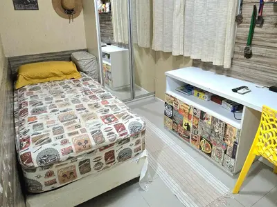 Uma cama ou camas num quarto em Quarto Aconhegante