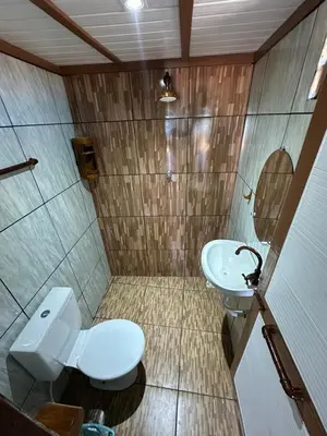 Uma casa de banho em Sereia beach chalé