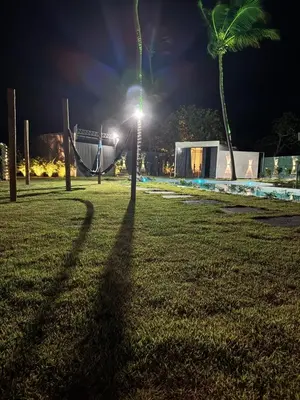 Um jardim no exterior de Luce del sole bangalô