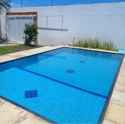 A piscina em ou perto de JW casa de praia