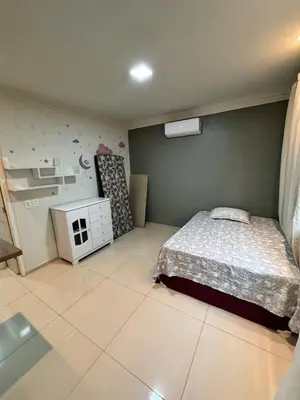 Uma cama ou camas num quarto em Casa completa com 3 quartos,ar e garagem