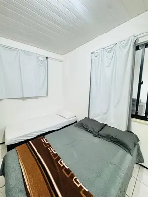 Uma cama ou camas num quarto em ap 2 quartos com ar e garagem bairro derby