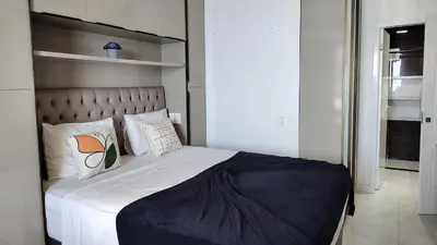 Uma cama ou camas num quarto em Golden suíte Frente Mar 1152
